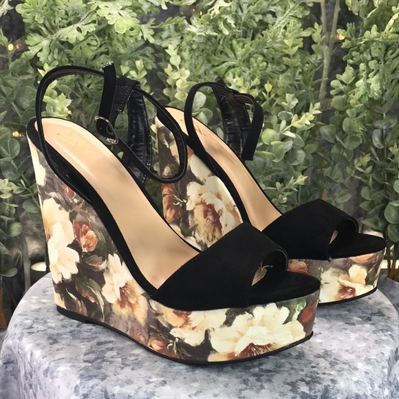 Windsor Open Toe Black Micro Suede Floral Print 5.5” Wedges WMS 8M💐Like NEW💐 - Picture 9 of 9